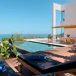 Serenity On The Cliff With Climatized Pool * Sauzal