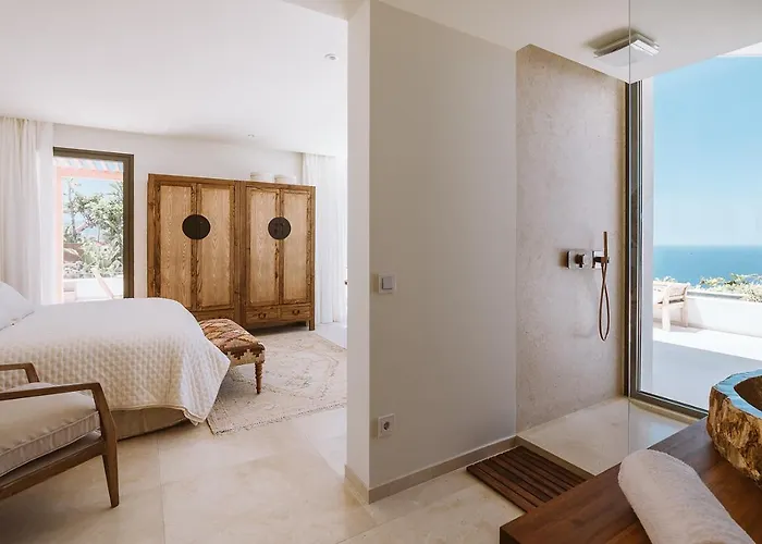 Serenity On The Cliff With Climatized Pool