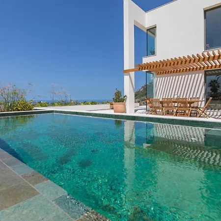 Serenity On The Cliff With Climatized Pool *