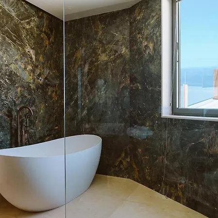 Serenity On The Cliff With Climatized Pool