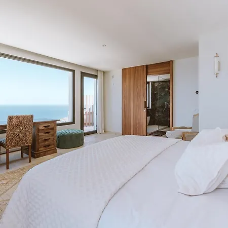 Serenity On The Cliff With Climatized Pool 빌라 사우살