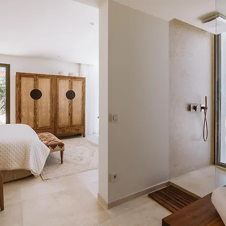 Serenity On The Cliff With Climatized Pool