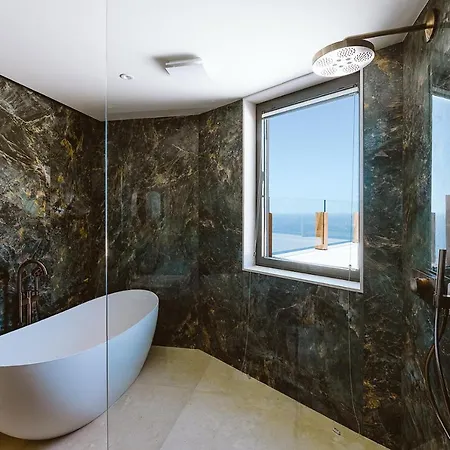 Serenity On The Cliff With Climatized Pool