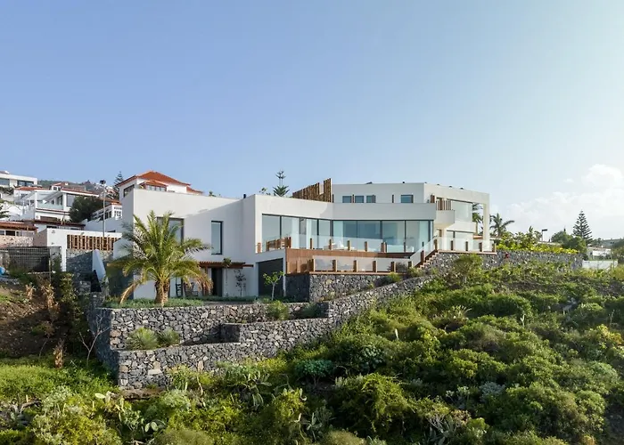 Вилла Serenity On The Cliff With Climatized Pool *