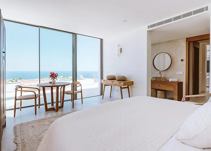 Вилла Serenity On The Cliff With Climatized Pool *