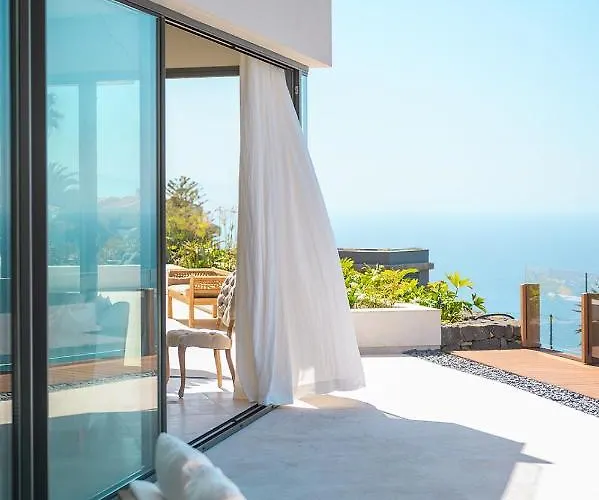 Serenity On The Cliff With Climatized Pool Саусаль