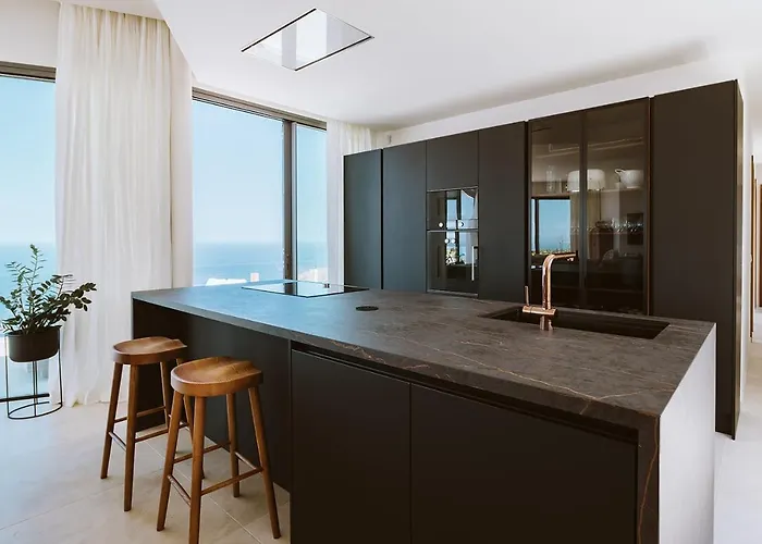 Serenity On The Cliff With Climatized Pool Саусаль