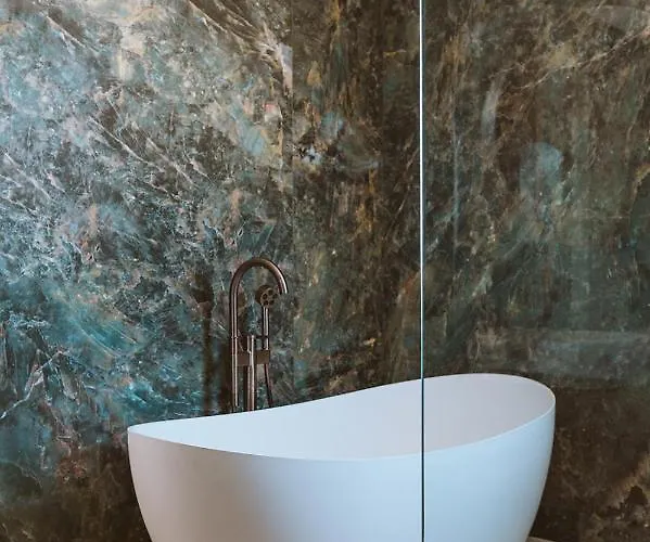 Serenity On The Cliff With Climatized Pool